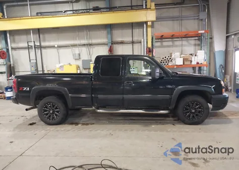 2005 Chevrolet Silverado 1500 Z71 z USA, uszkodzony, nr VIN 1GCEK19Z65Z145182